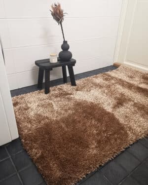 Natty ruskea kylpyhuonematto leveys 120cm