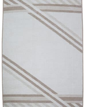 Valkoinen puuvillamatto beigeillä raidoilla. koko 135x190cm